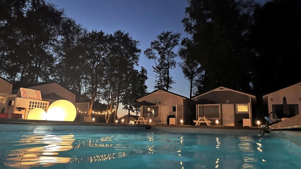 Lumi Resort Domki Letniskowe Z Podgrzewanym Basenem Rewal Exterior foto