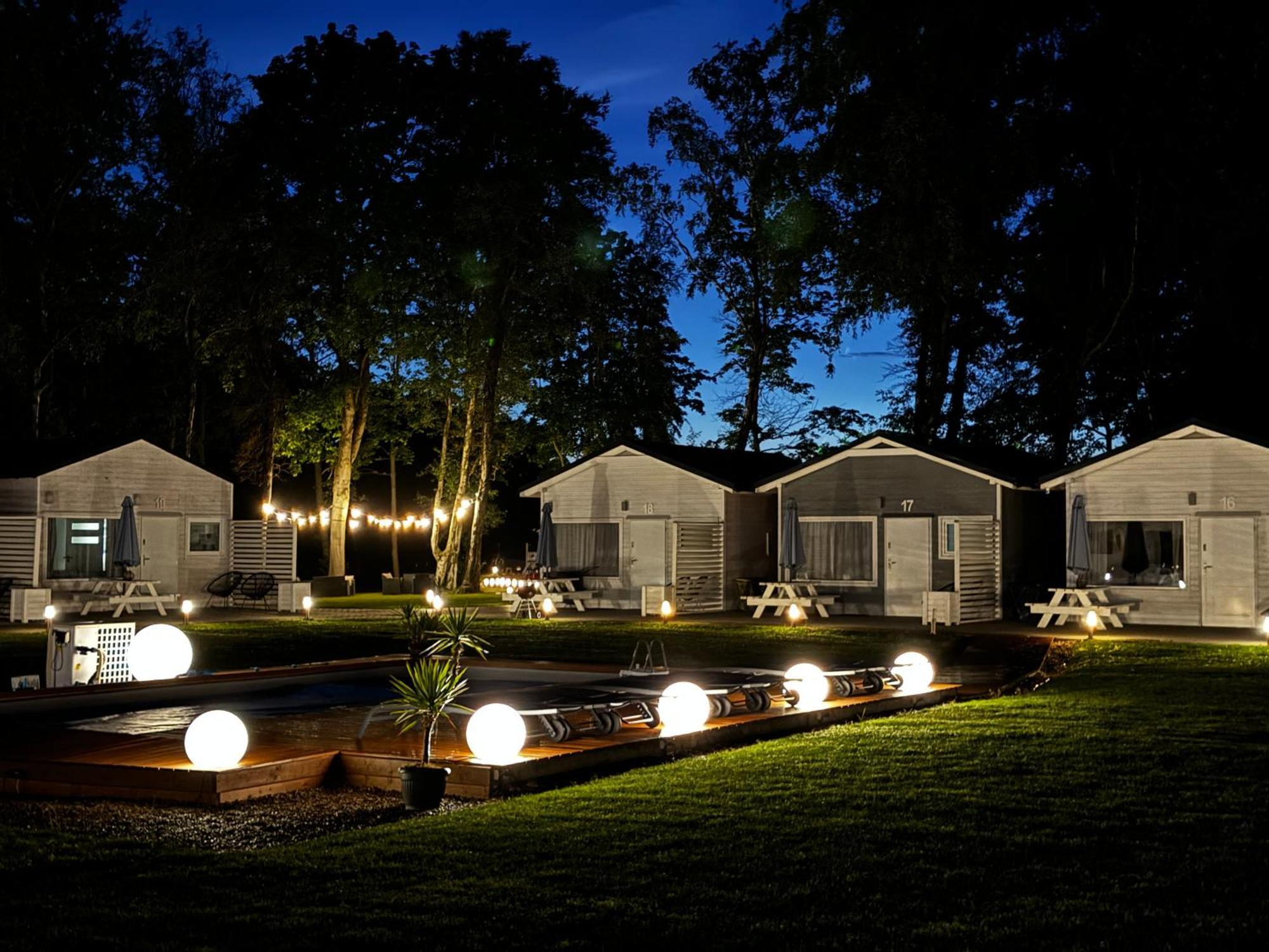 Lumi Resort Domki Letniskowe Z Podgrzewanym Basenem Rewal Exterior foto